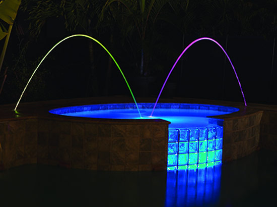 Animation piscine et spa par jets d'eau multicolores