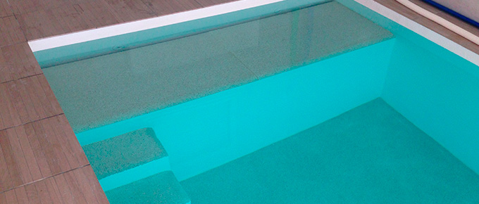 Construction piscine béton revêtement quartz