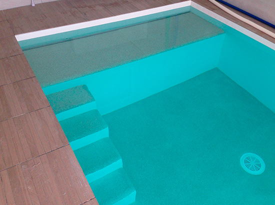 piscine béton revêtement résine quartz polyester